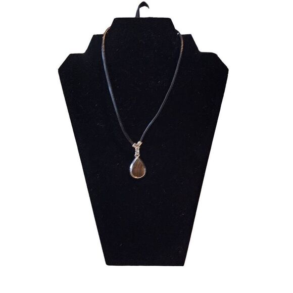 Lia Sophia De Orse Black & Silver Mother of Pearl Teardrop Necklace - Picture 2 of 4